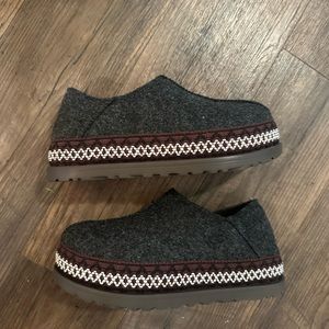 New Ugg Refelt Tasman Slippers size 7